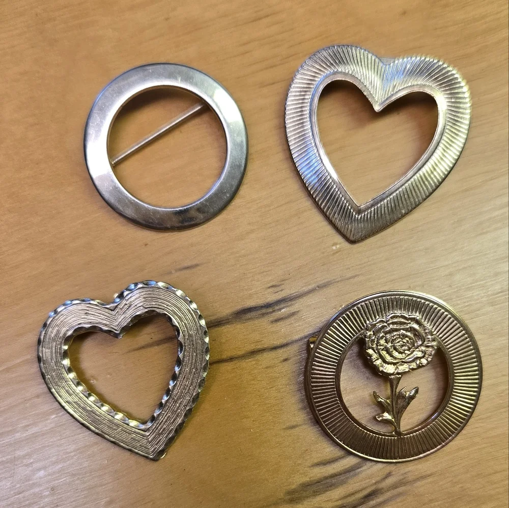 Vintage gold tone brooches